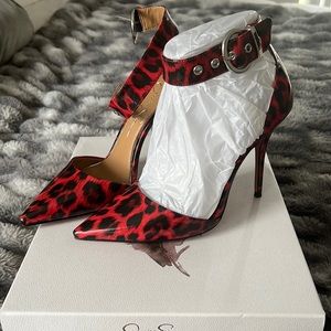 Jessica Simpson pumps